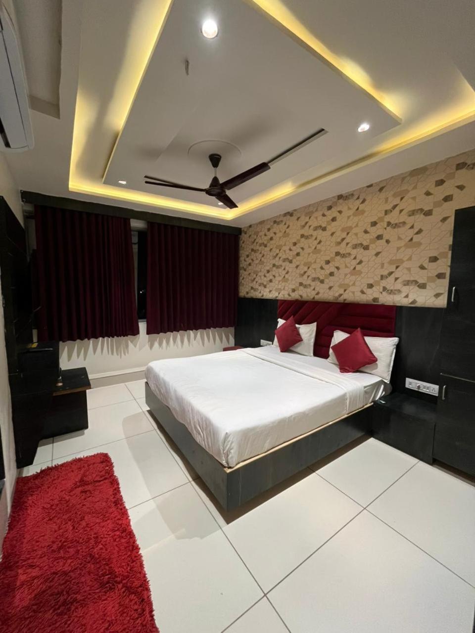 Prime View Hotel Αχμπανταμπάντ Δωμάτιο φωτογραφία