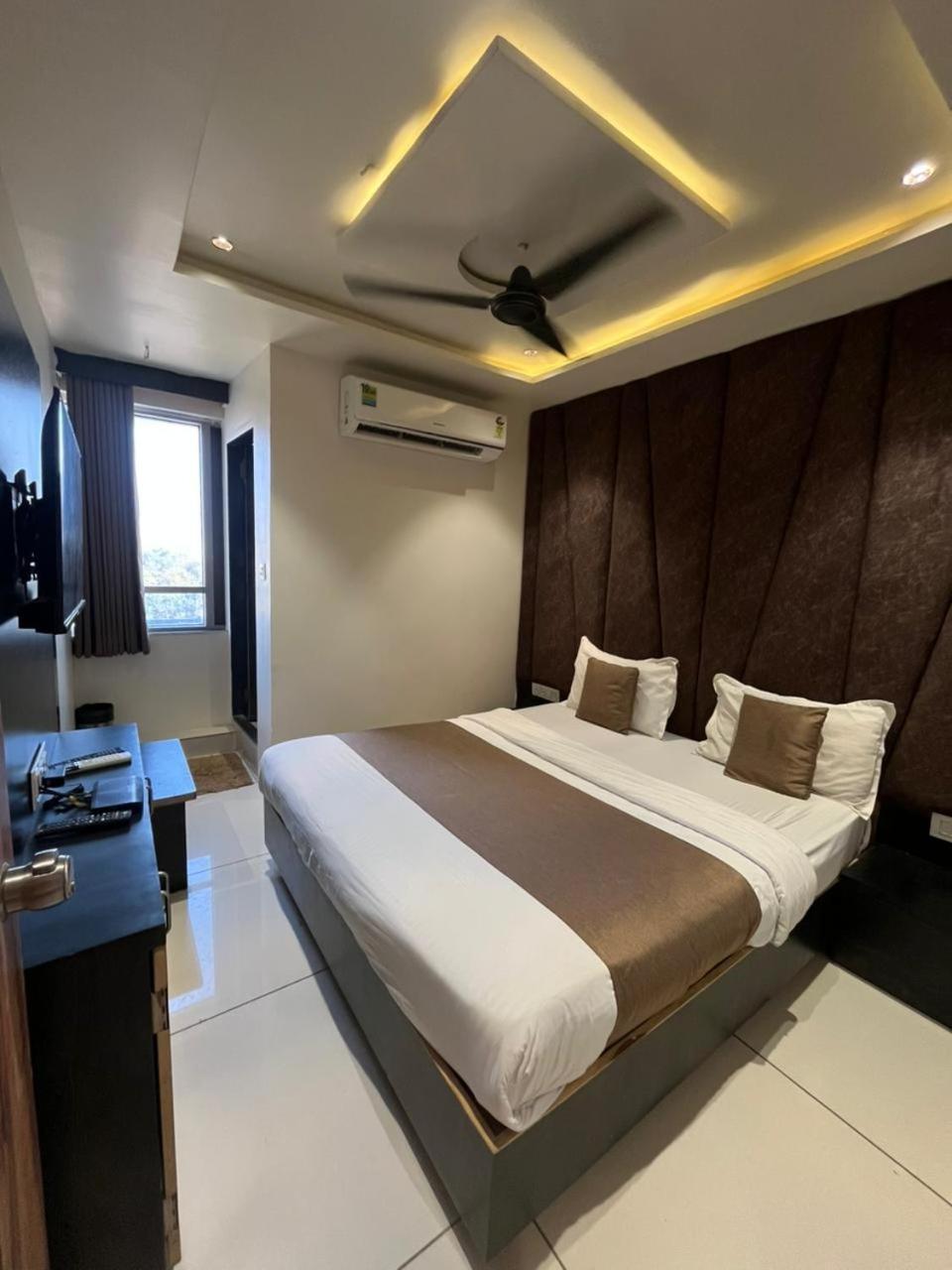 Prime View Hotel Αχμπανταμπάντ Δωμάτιο φωτογραφία