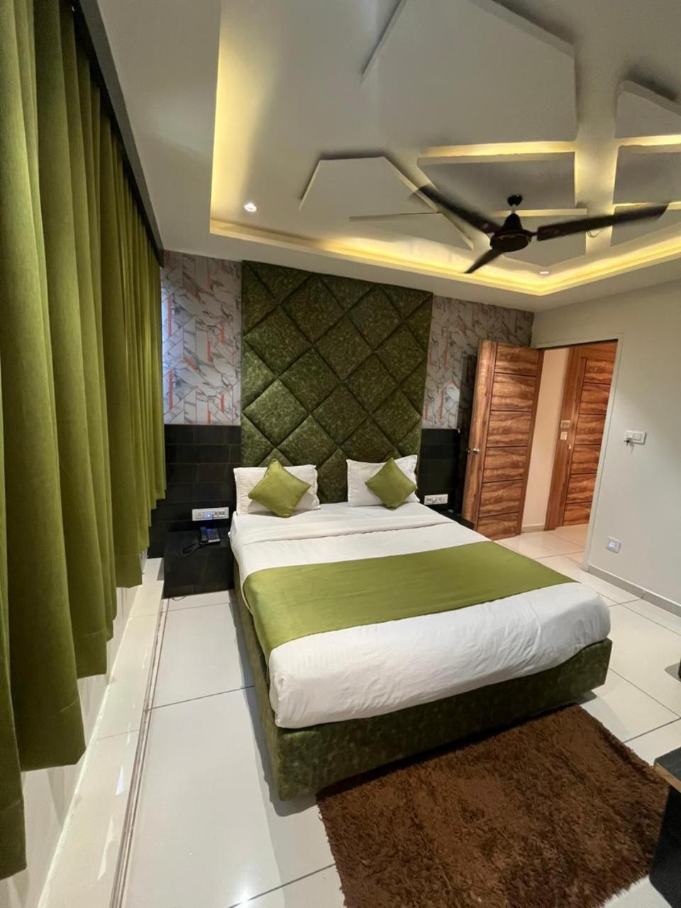 Prime View Hotel Αχμπανταμπάντ Εξωτερικό φωτογραφία