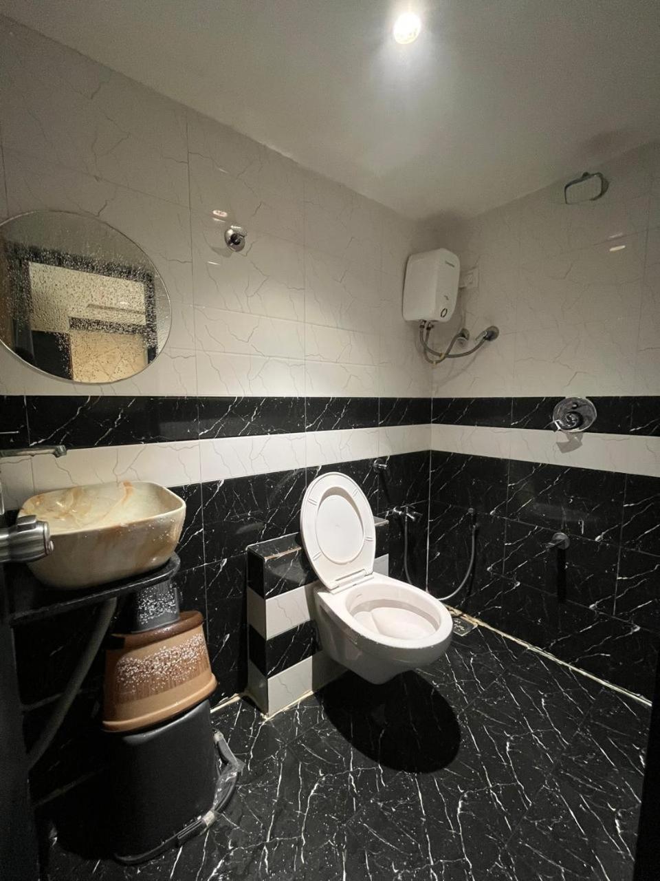 Prime View Hotel Αχμπανταμπάντ Εξωτερικό φωτογραφία